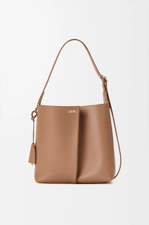 LOEWE Bolso Bilbao bucket mediano en piel de ternera lisa Moca