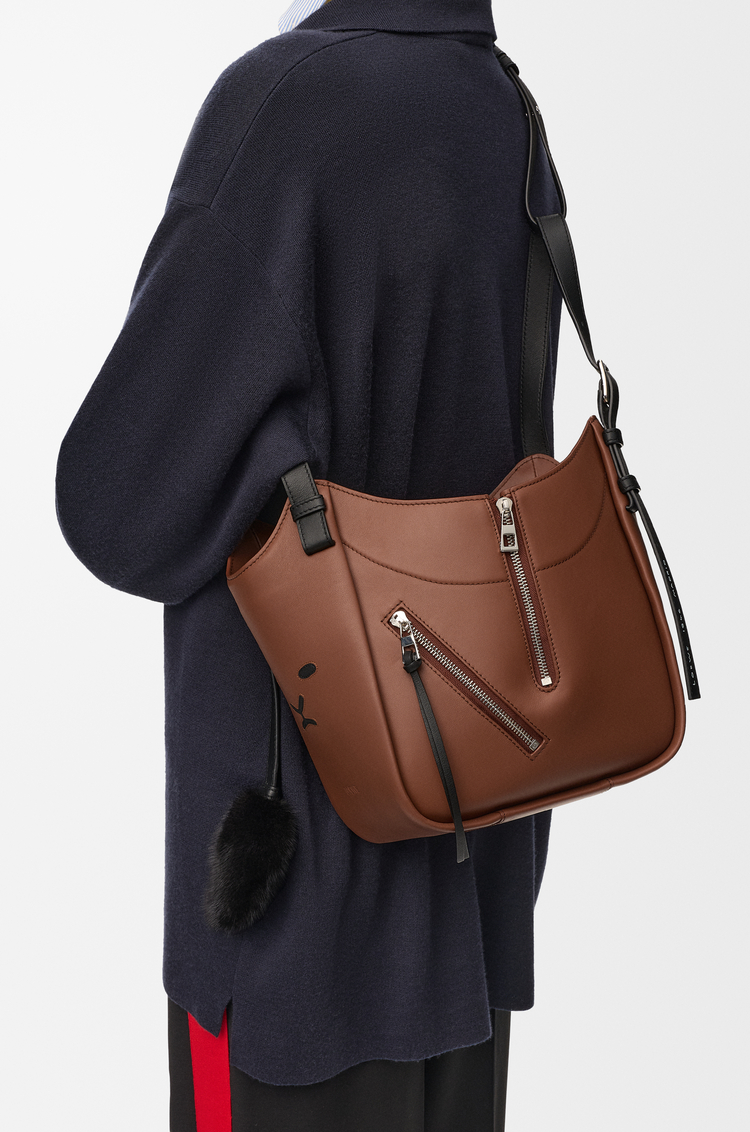 LOEWE ライオン インターシャ ハンモック フリップ バッグ（カーフ） ブラック/ピーカン