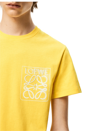 LOEWE Camiseta en algodón con bolsillo falso y anagrama Amarillo plp_rd