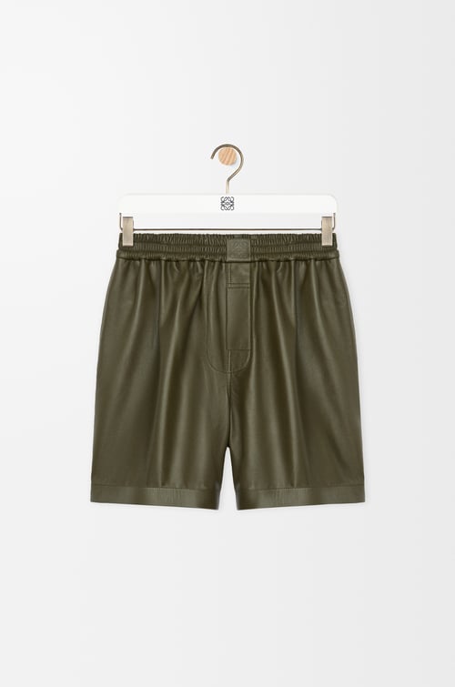 LOEWE Pantalón corto en piel napa de cordero Verde Caqui