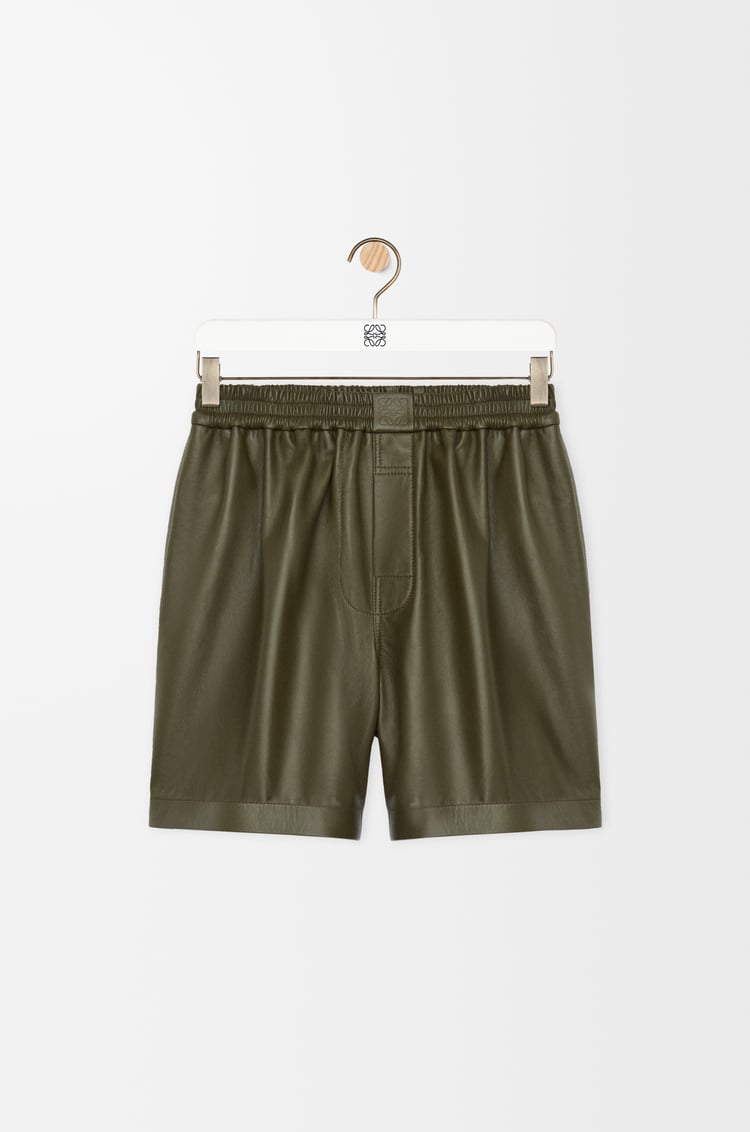 LOEWE Pantalón corto en piel napa de cordero Verde Caqui