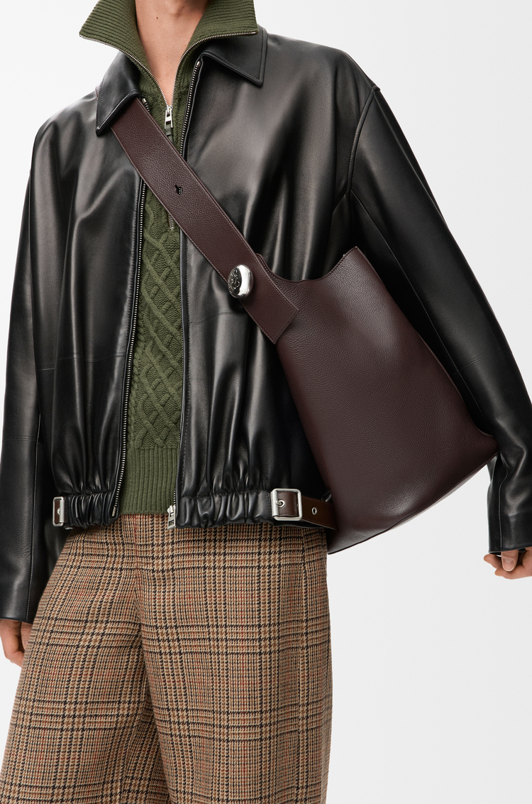 LOEWE Bolso Pebble bucket grande en piel de ternera Burgundy Oscuro