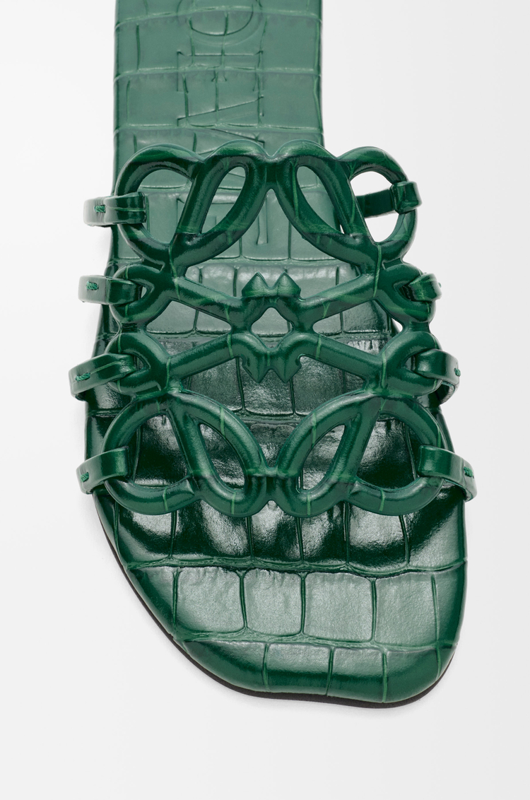 LOEWE Sandalia Petal Anagram en piel de ternera con grabado de cocodrilo Verde Esmeralda