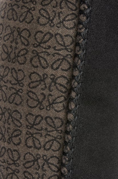 LOEWE Anagram cushion in wool 黑色/灰色 plp_rd