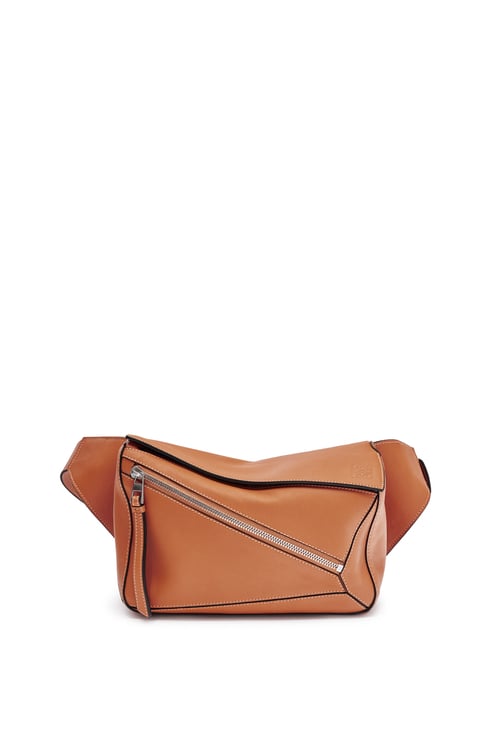 LOEWE Riñonera Puzzle pequeña en piel de ternera Marrón Claro