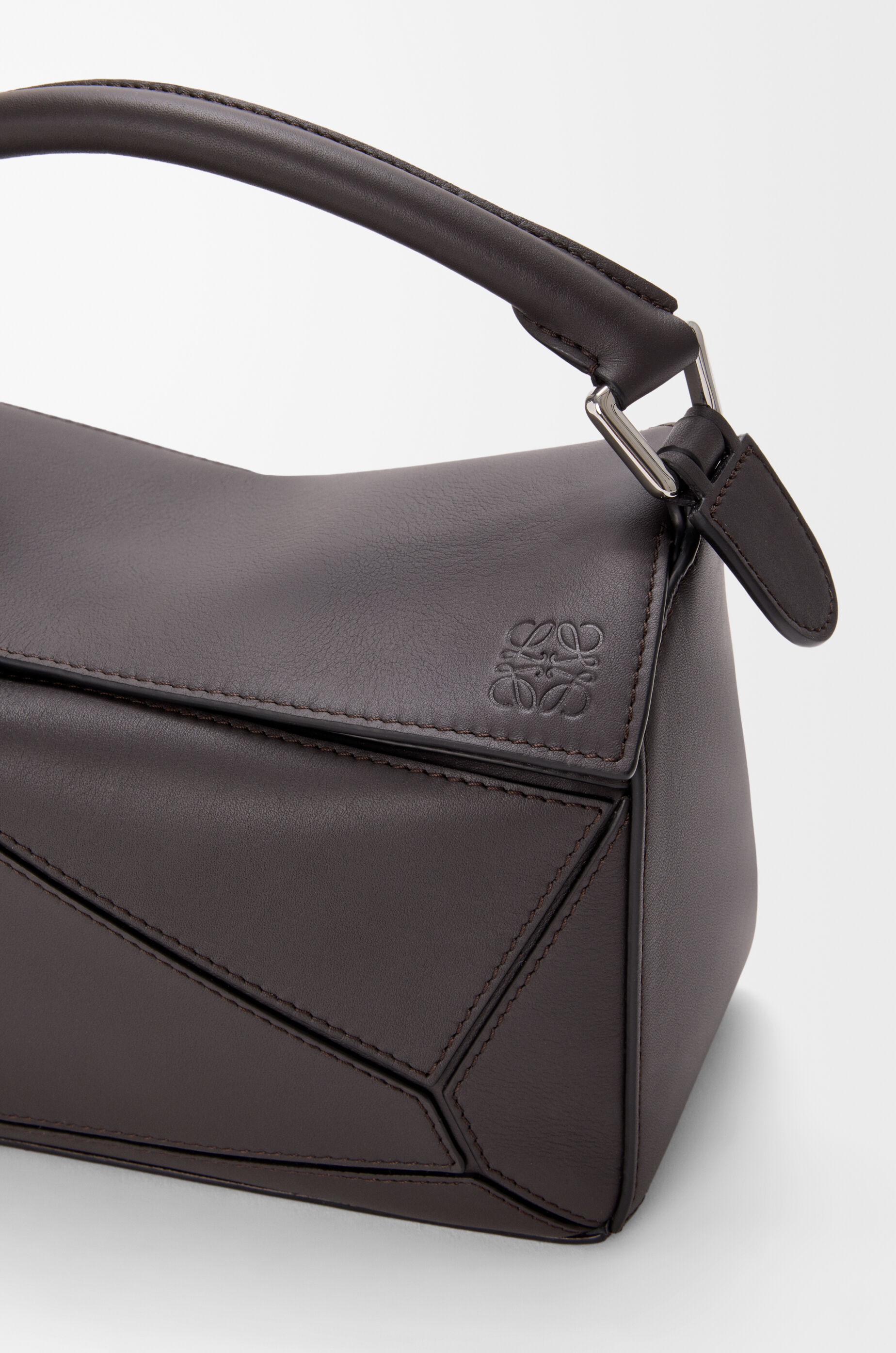 Futurist Cat small Puzzle bag in classic calfskin Brown - LOEWE