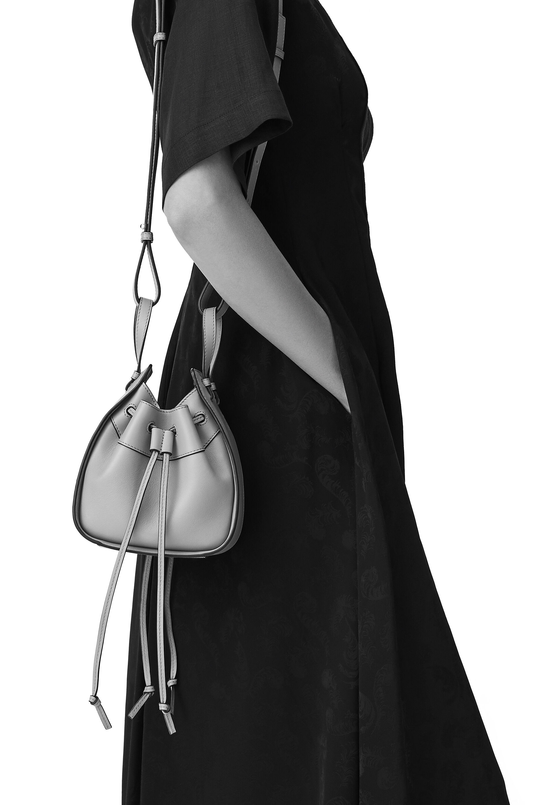 高級ハンモックバッグ｜コレクション｜ロエベ - LOEWE
