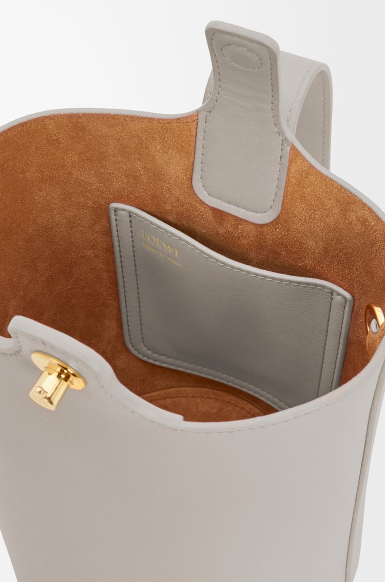 LOEWE Mini Pebble bucket in smooth calfskin Shell Grey