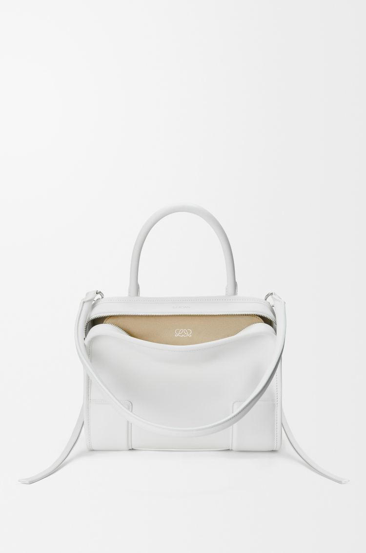 LOEWE Bolso Amazona 180 pequeño en piel de ternera suave Blanco