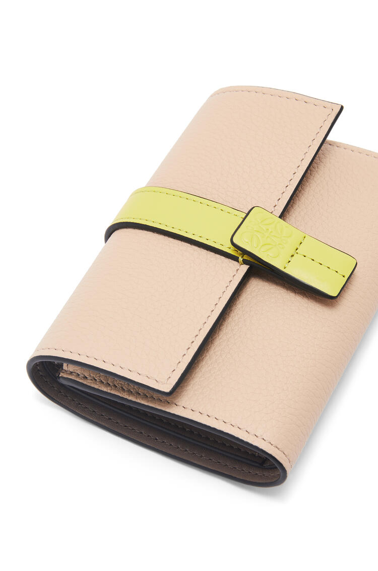 LOEWE Small vertical wallet in soft grained calfskin Nude/Citronelle