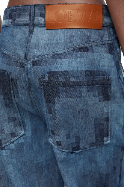 LOEWE Pixelated baggy jeans in denim 原色丹寧 plp_rd