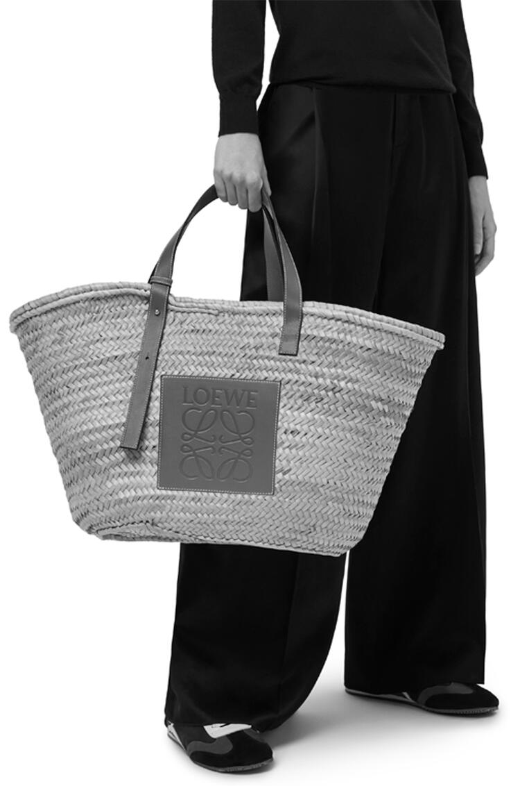 LOEWE Large Basket bag in palm leaf and calfskin Natural/Tan pdp_rd