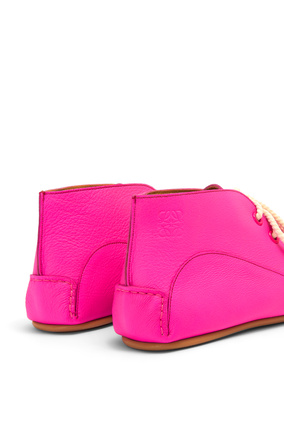 LOEWE Zapato en piel de ternera con cordones Rosa Neon plp_rd