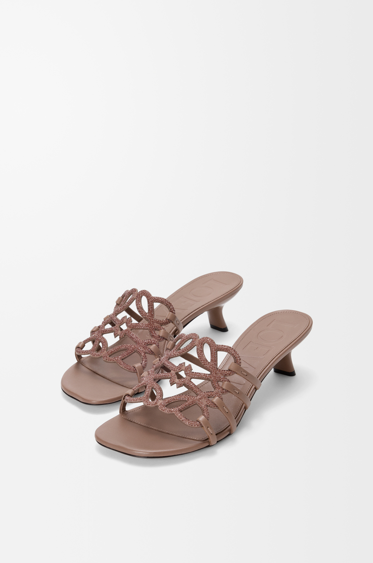 LOEWE Mules Petal Anagram en cuir velours à strass Light Taupe