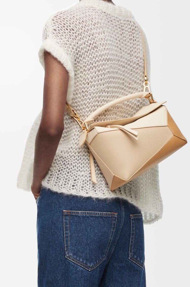 LOEWE Bolso Puzzle pequeño en piel de ternera Angora/Beige Empolvado/Dorado