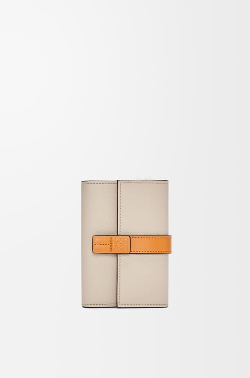 LOEWE バーティカル ウォレット スモール（ソフトグレインカーフ） ライトオーツ/ハニー