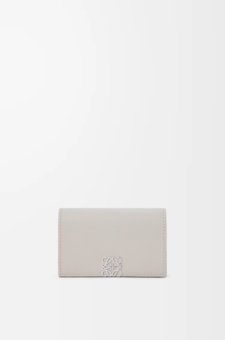 LOEWE Tarjetero Anagram en piel de ternera Gris Claro
