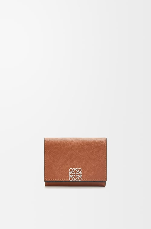 LOEWE Anagram trifold wallet in pebble grain calfskin Tan plp_rd