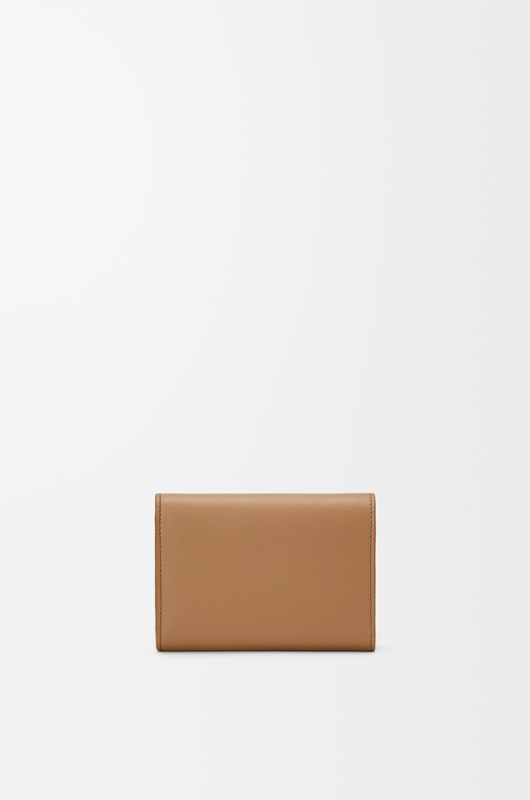 LOEWE アライグマ バーティカル ウォレット スモール（ナパカーフ） モカ