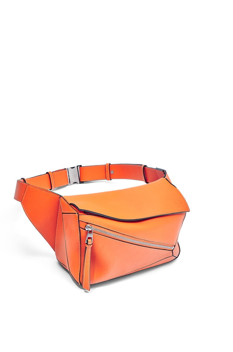 LOEWE Small Puzzle Bumbag in classic calfskin Neon Orange pdp_rd