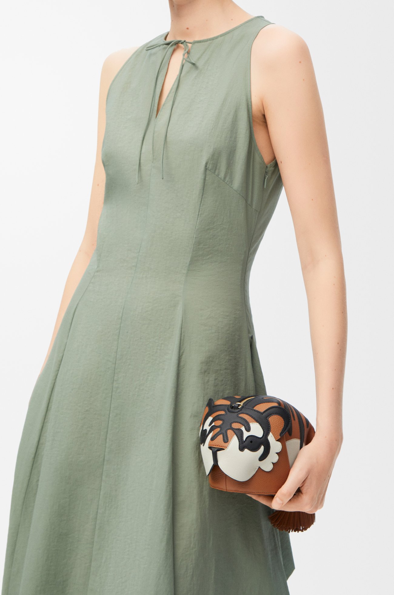 LOEWE Tiger bag in calfskin Cognac