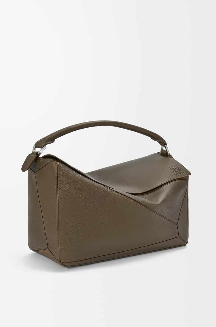 LOEWE Große Puzzle Tasche aus geschmeidigem genarbtem Kalbsleder Tundra