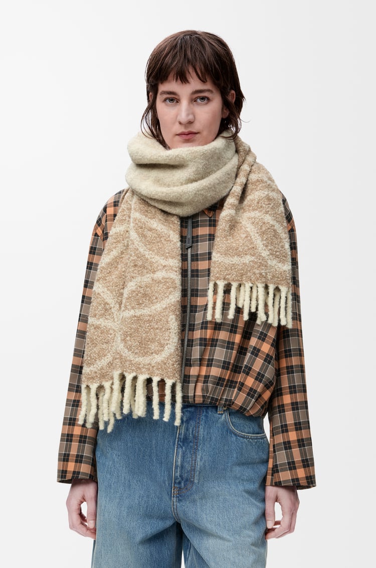 LOEWE Bufanda Anagram en alpaca y lana Beige/Blanco