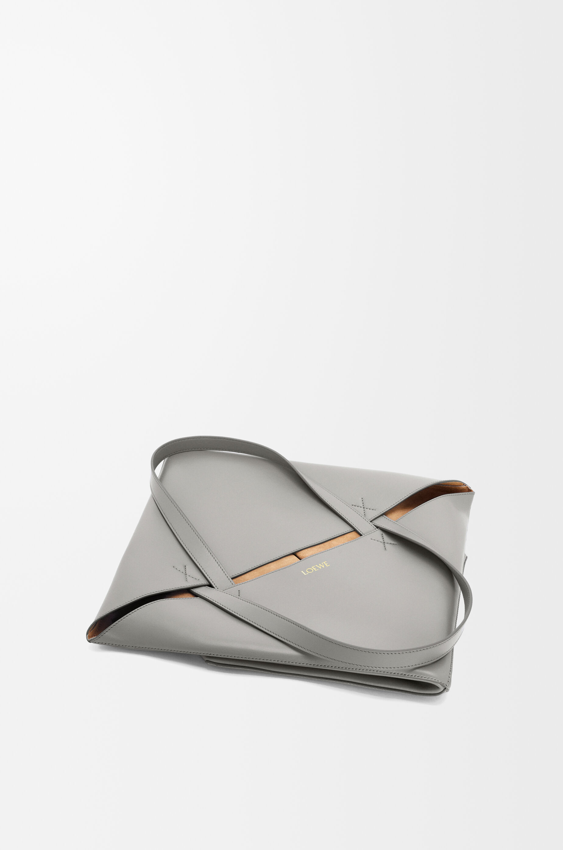 パズルフォルド トート XL（シャイニーカーフ） グレー - LOEWE