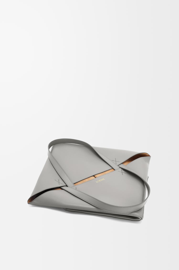 LOEWE Bolso Puzzle Fold tote XL en piel de ternera Gris Perla