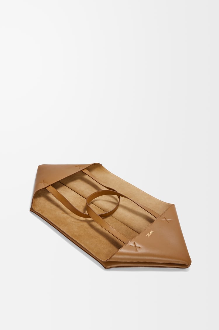 LOEWE Bolso Puzzle Fold Tote XXL en piel de ternera Roble
