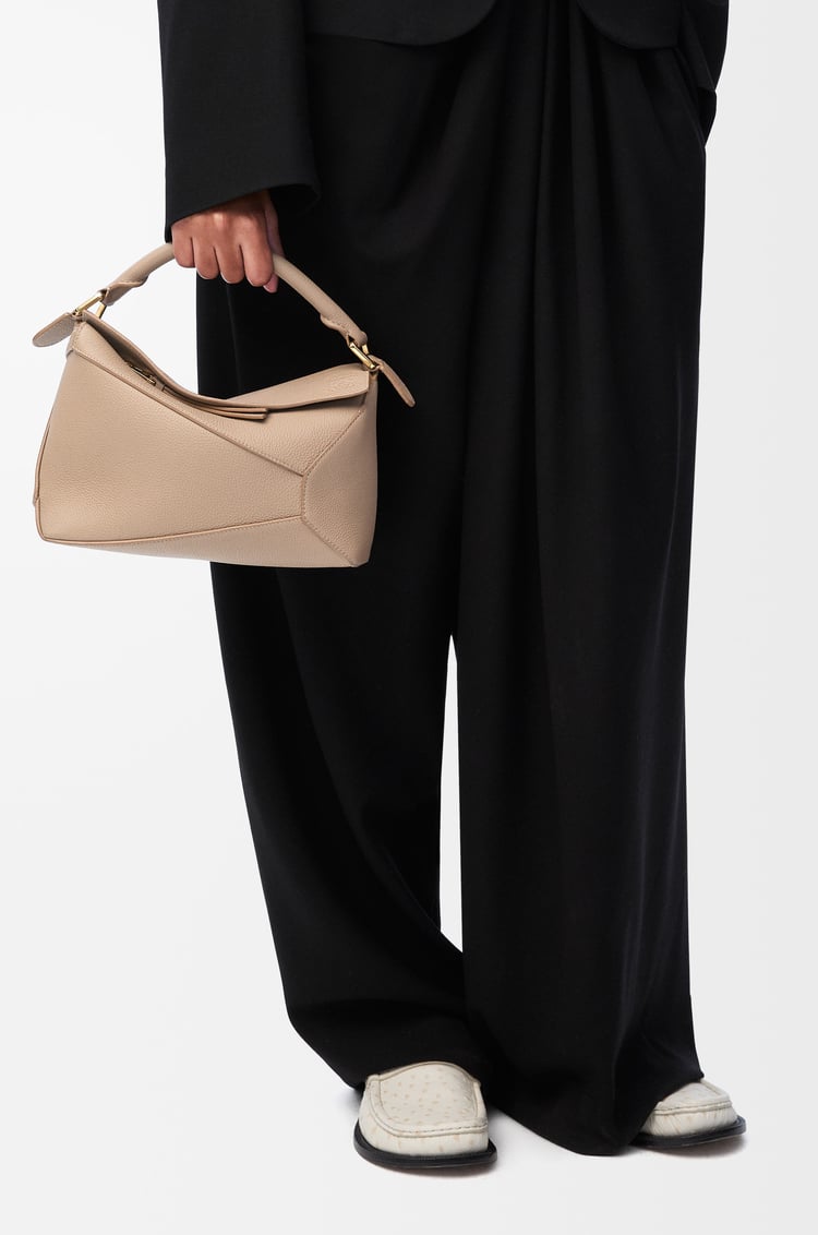 LOEWE Bolso Puzzle pequeño en piel de ternera Arena