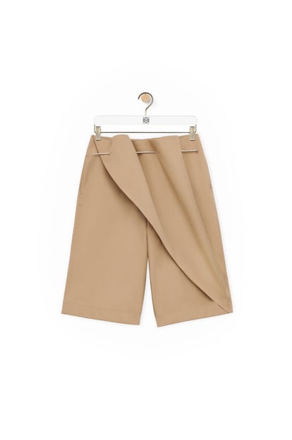 LOEWE Pantalón corto en algodón con pasador Beige Kraft plp_rd