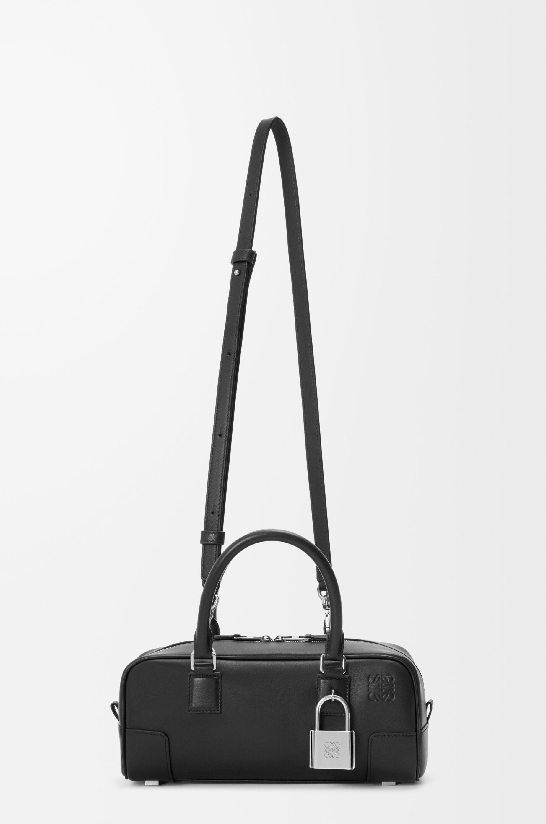 アマソナ23 クロップド バッグ（シャイニーカーフ） ブラック - LOEWE