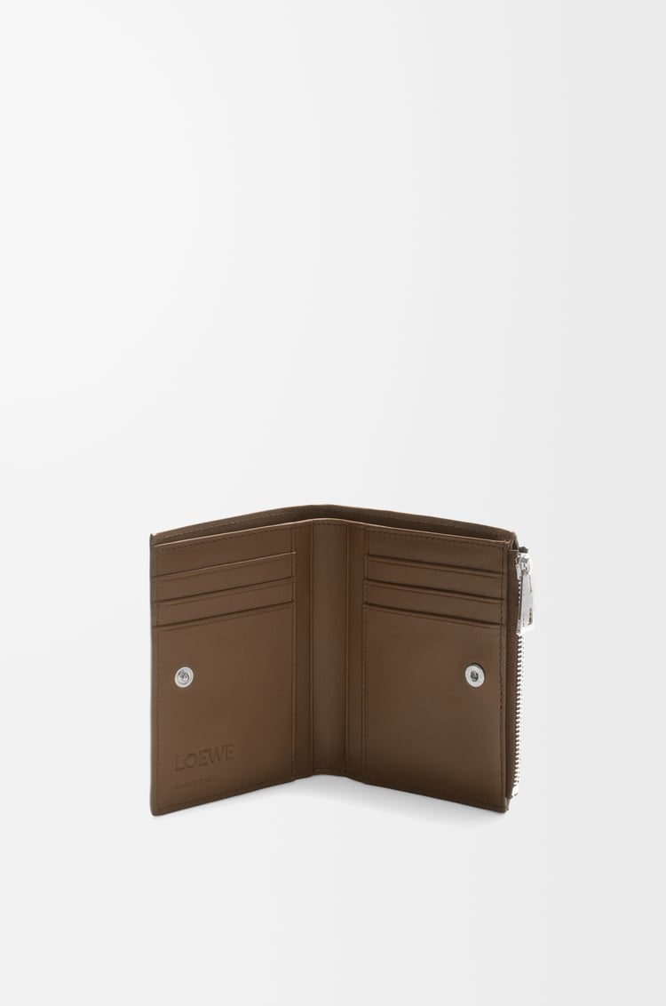LOEWE Slim compact wallet in deerskin Tundra