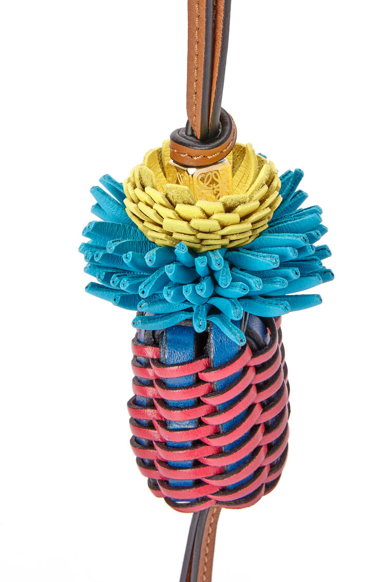 LOEWE Charm de cactus tejido en cuero Rosa/Azul pdp_rd