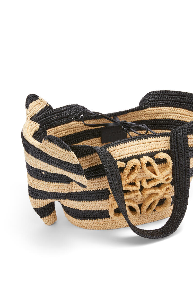 LOEWE Bolso Elephant Basket pequeño en rafia a rayas y piel de ternera Natural/Negro