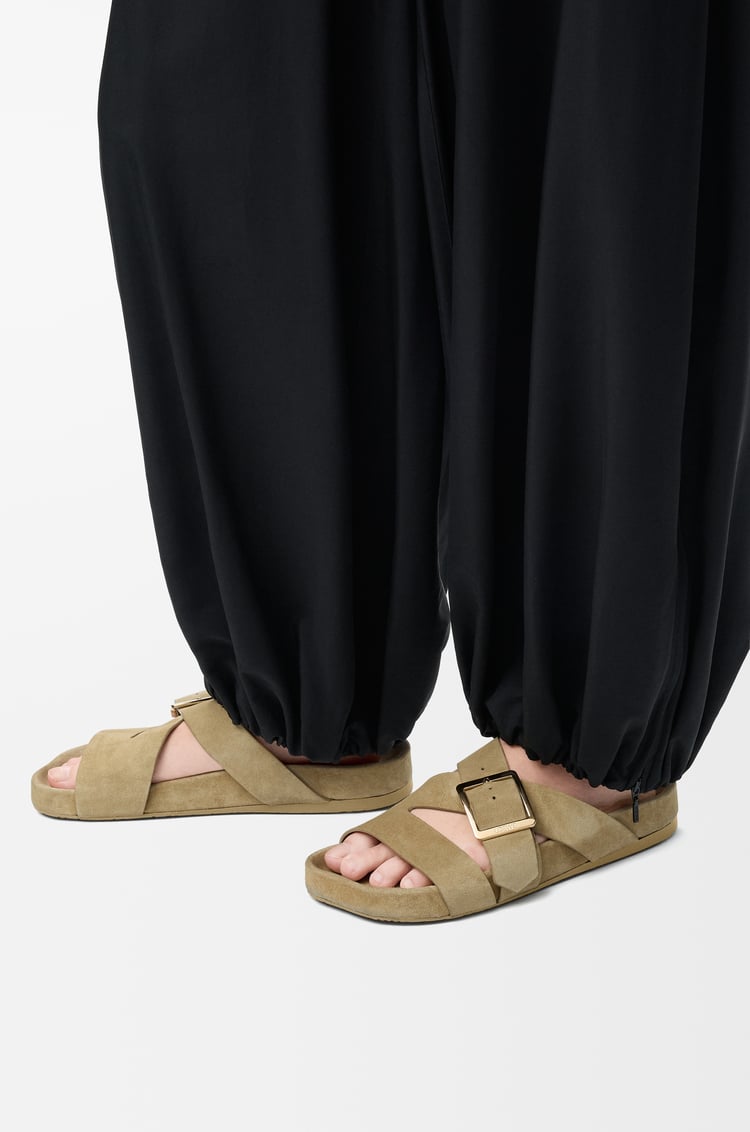 LOEWE Ease Buckle 麂皮涼鞋 撒哈拉色