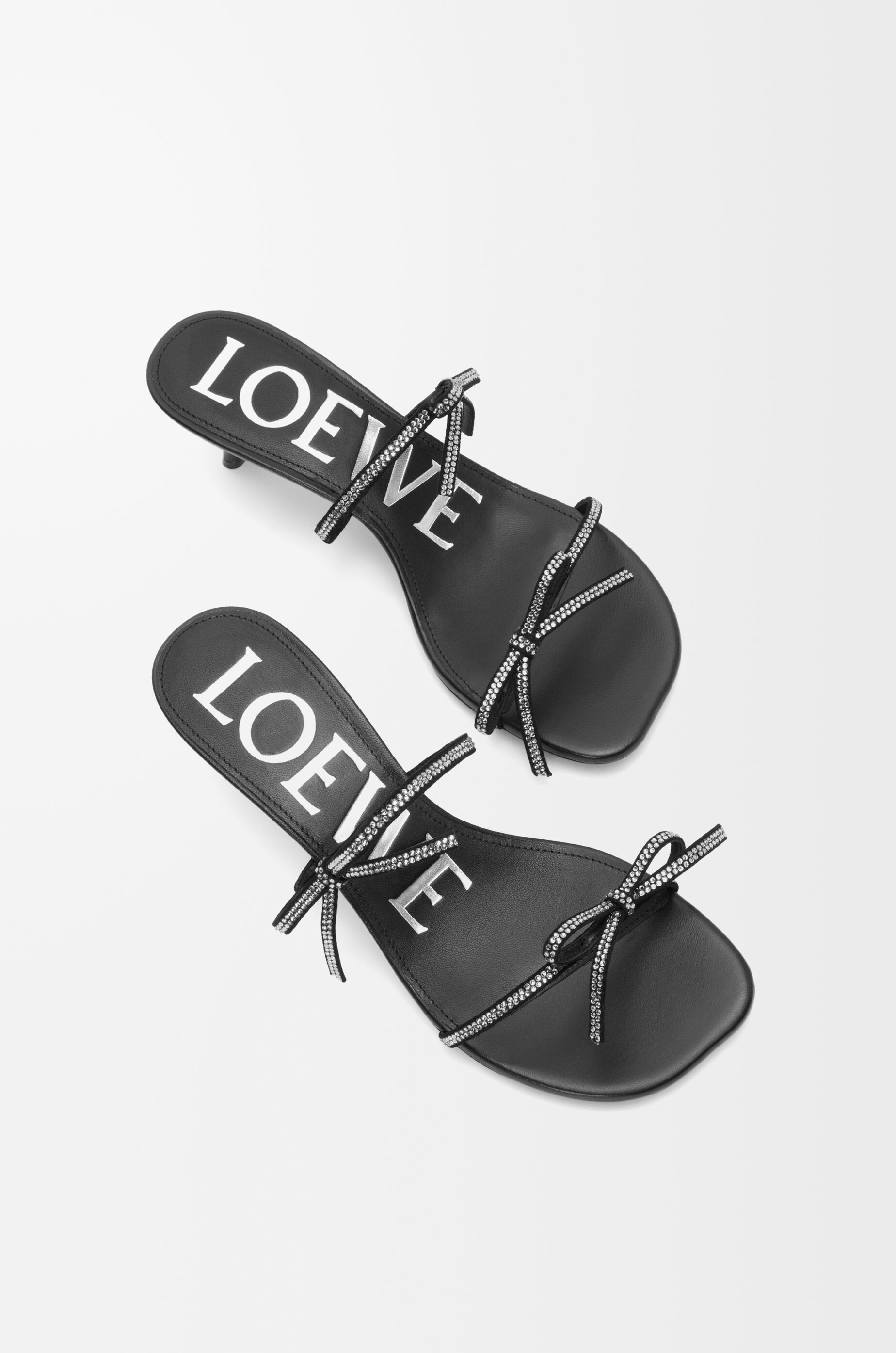ペタル サンダル（スエード&ラインストーン） ブラック - LOEWE