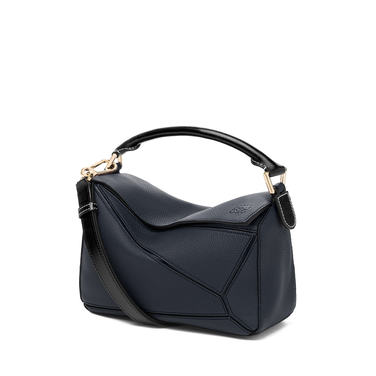 40代女性に人気のLOEWE(ロエベ)レディースバッグ