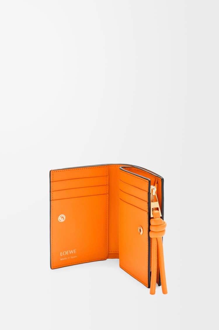 LOEWE Cartera compacta Knot en piel napa de ternera Negro/Naranja Brillante