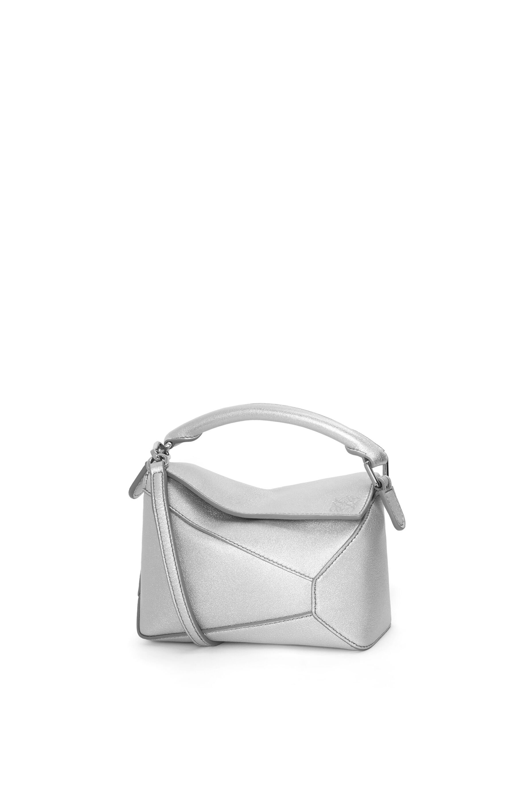 パズルバッグ ミニ（ラミネートラム） シルバー - LOEWE