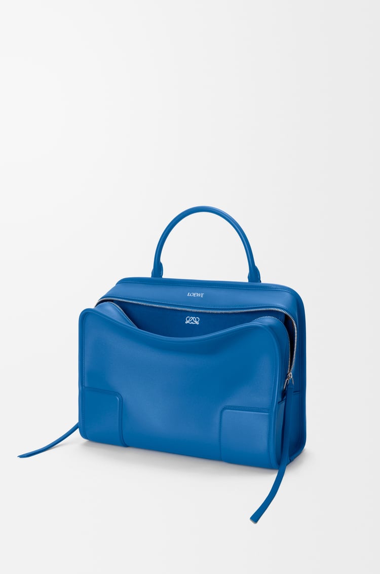 LOEWE Bolso Amazona 180 grande en piel de ternera suave Azur Real