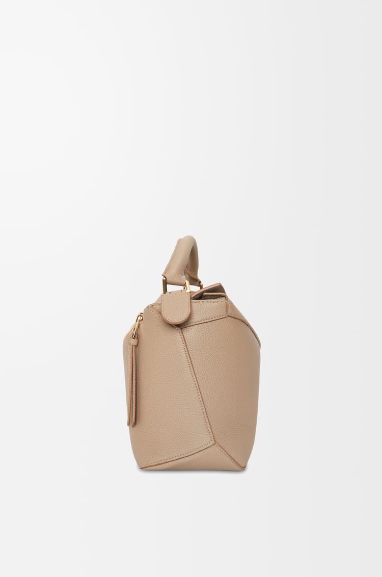 LOEWE パズルエッジ バッグ ミディアム（ソフトグレインカーフ） サンド