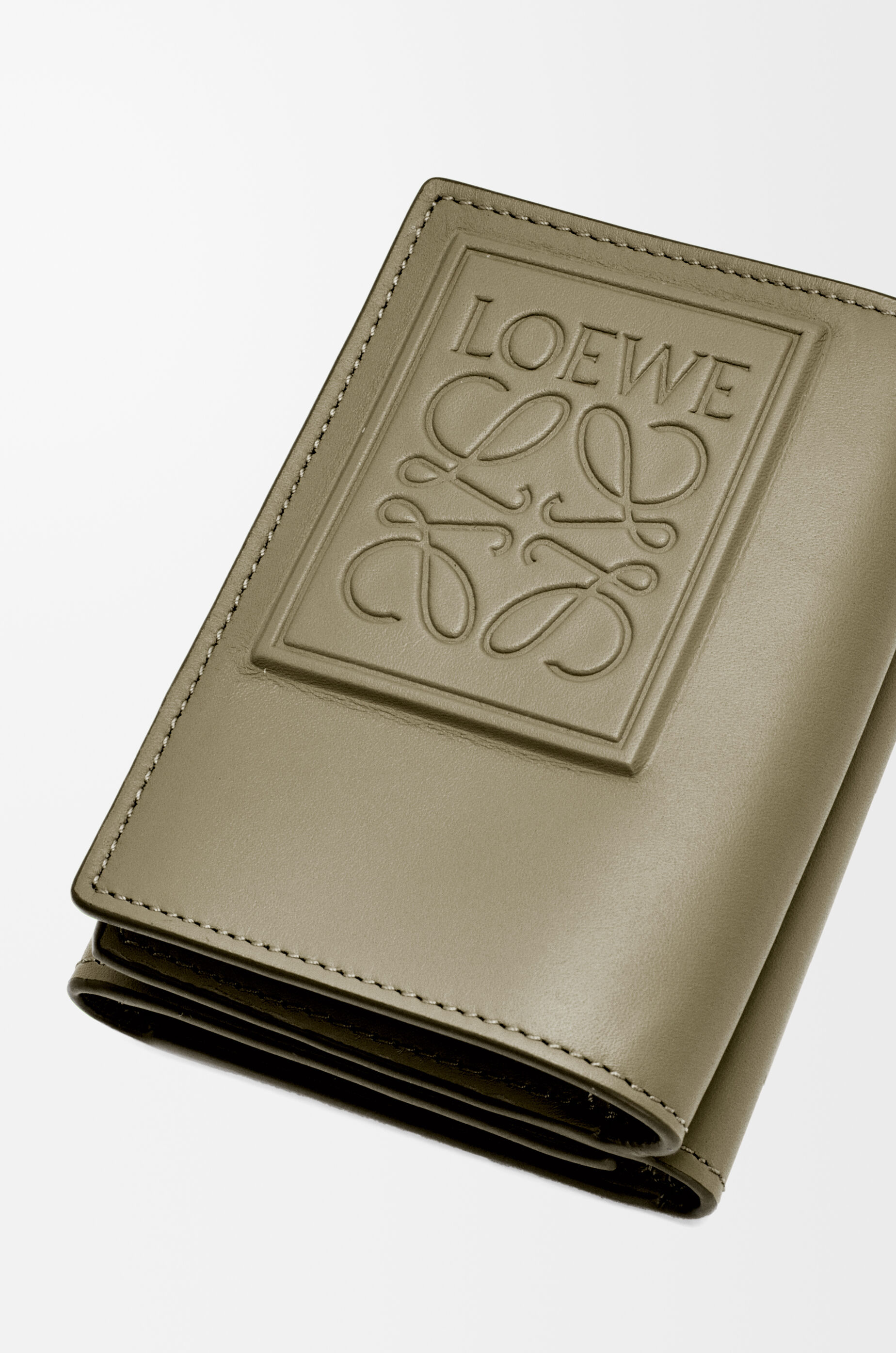 トライフォールド ウォレット（サテンカーフ） グリーン - LOEWE