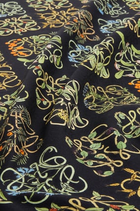 LOEWE 丝绸全覆盖 Anagram 植物标本围巾 黑色/多色 plp_rd