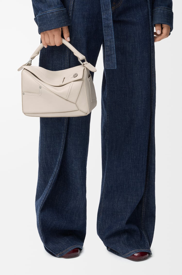 LOEWE Borsa Puzzle piccola Panta in pelle di vitello lucida Light Ghost