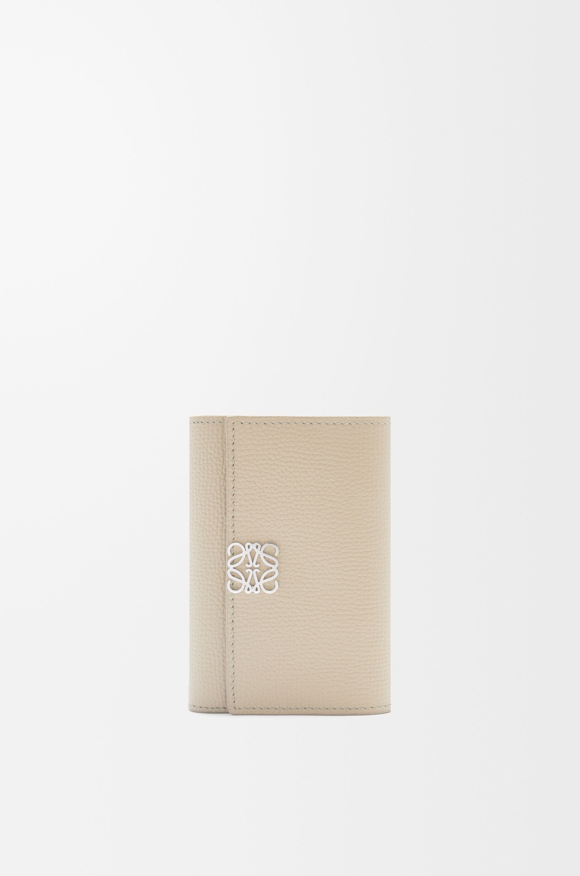アナグラム バーティカル ウォレット スモール（ペブルグレインカーフ） ライトゴースト - LOEWE