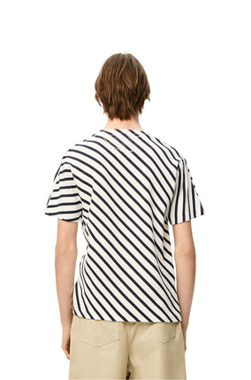 LOEWE Camiseta en algodón a rayas diagonales Blanco/Azul Marino plp_rd