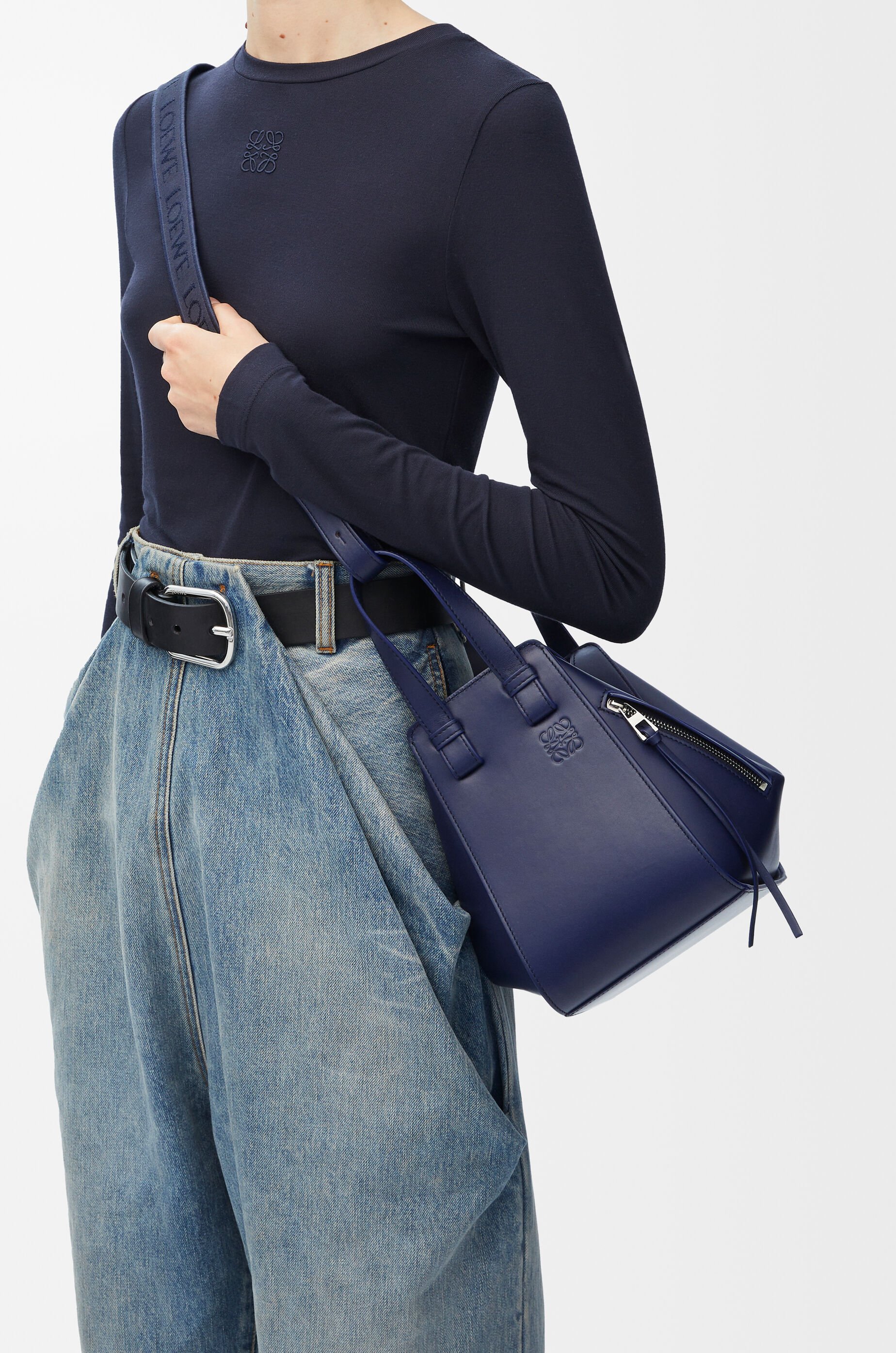 ハンモックバッグ コンパクト（サテンカーフ） ブルー - LOEWE