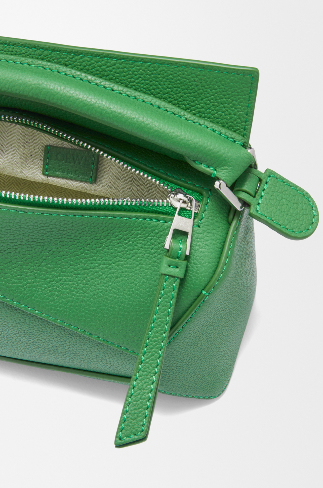 LOEWE Bolso Puzzle mini en piel de ternera Verde Tropical